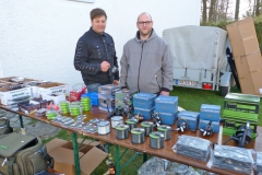 Große Auswahl am Stand der Brüder Florian (links)  und Martin Frisch (rechts) aus Runding